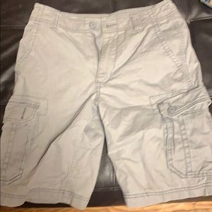 Old navy  gray men’s cargo shorts size 28.
